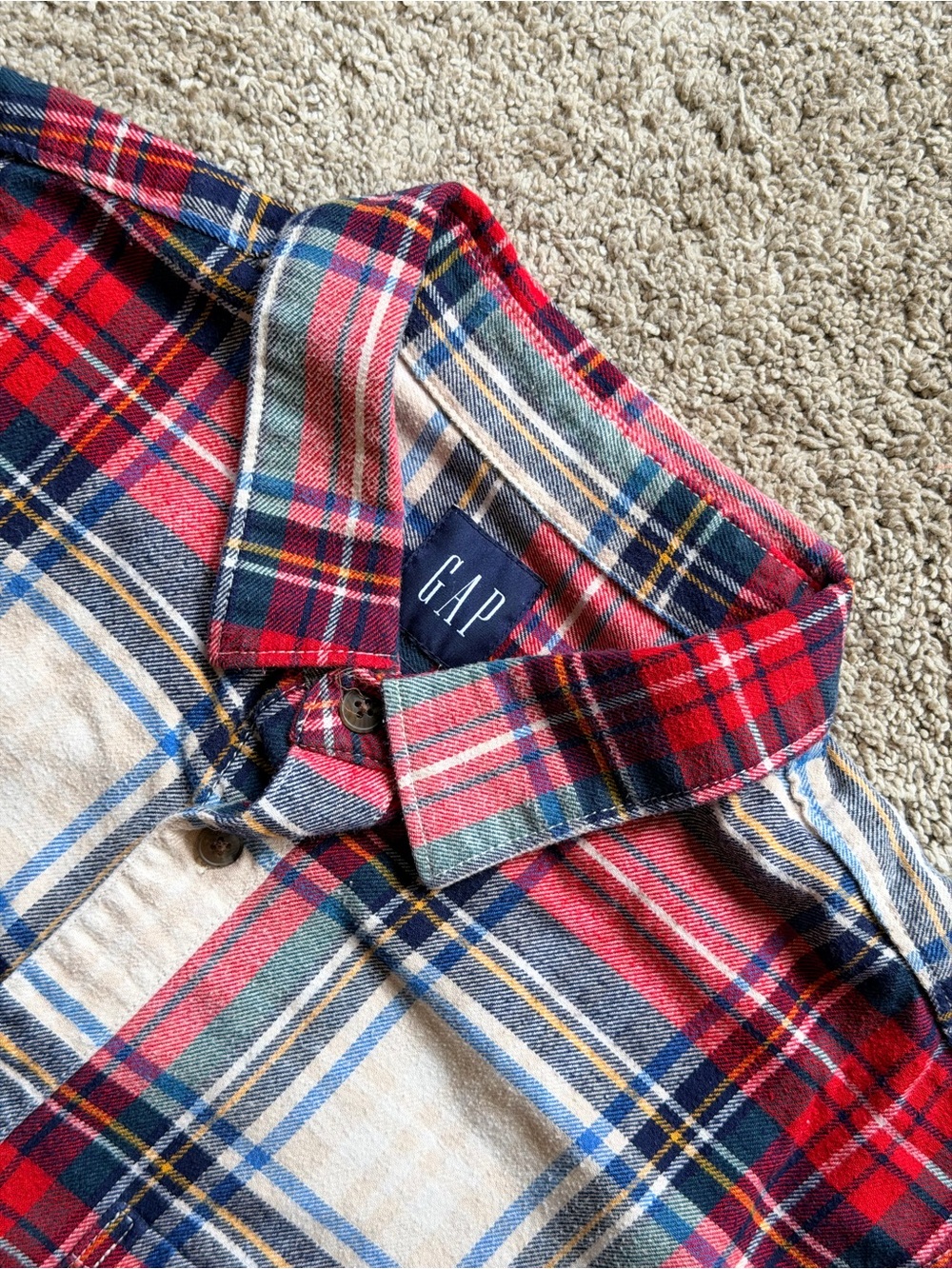 GAP Men’s Red and Navy Plaid Flannel Button-Down Shirt Large